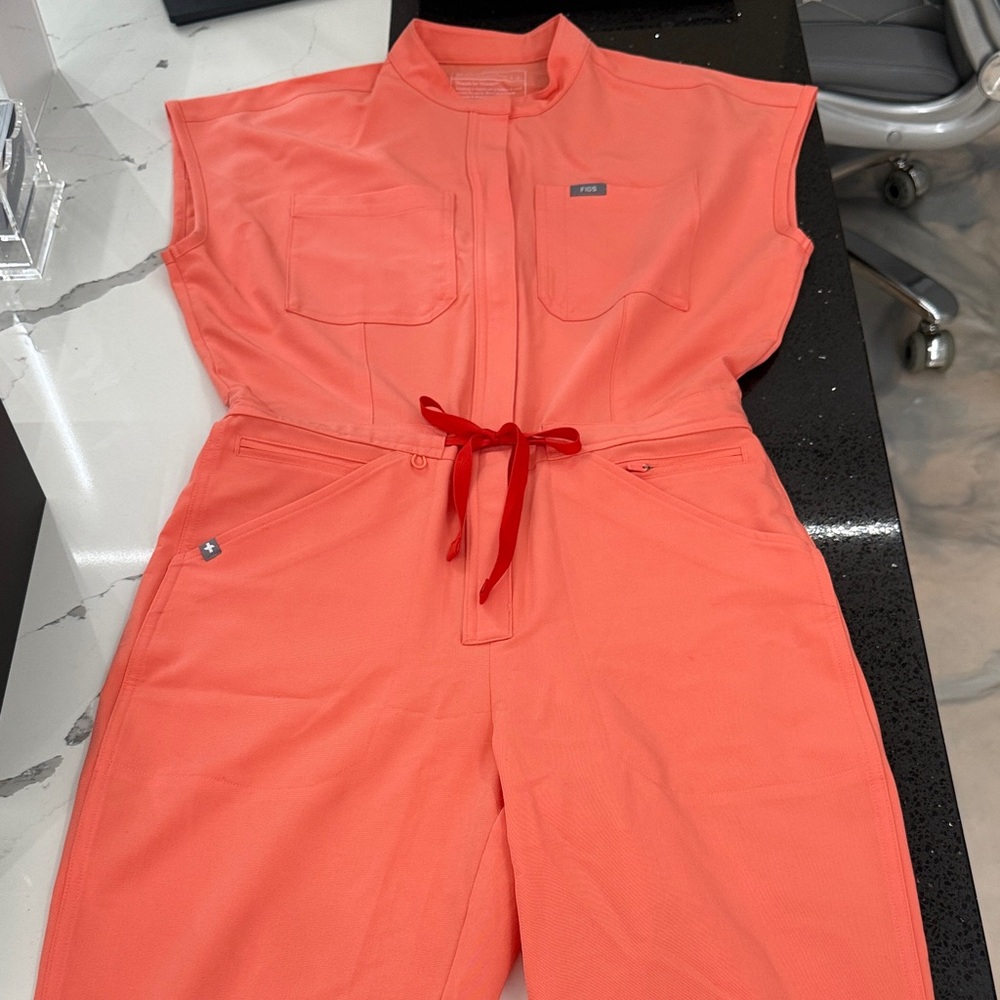 Brand new Figs Rafaela Cargo ScrubJumpsuit Sunset Drift size small